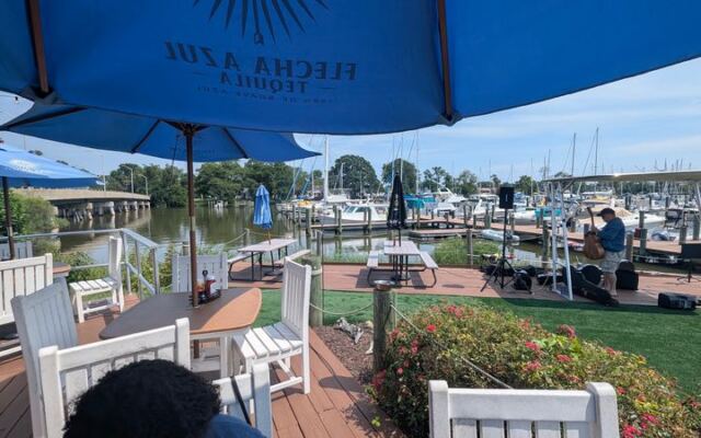 This Waterfront Sports Bar in Deale Serves Crab Cakes and Orange Crushes With Live Music by the Water