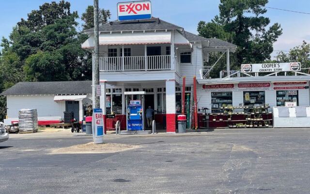 Mike’s Farm Market? No Need – Cooper’s Country Store in Salters, South Carolina Serves Ham and Cheese the Old-Fashioned Way