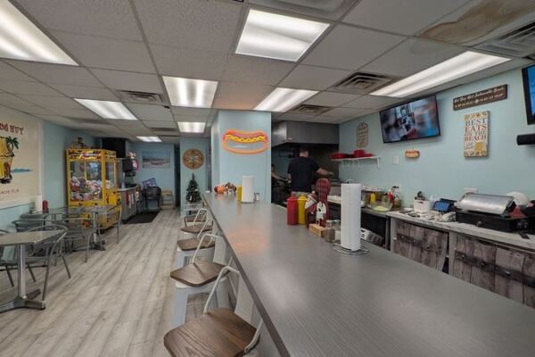 Chicago Transplants Swear by These 8 Florida Hot Dog Stands Serving the Real Deal