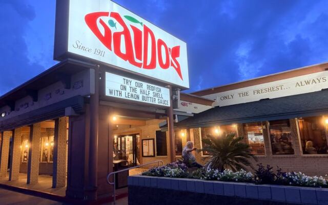 11 Outstanding Galveston County Restaurants Worth the Drive from Downtown Houston for Gulf Seafood and More