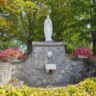 Admission Is Free at This Stockbridge Shrine, and the Grounds Glow With Fall Color
