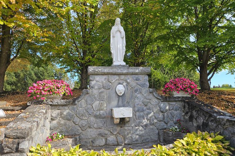 Admission Is Free at This Stockbridge Shrine, and the Grounds Glow With Fall Color