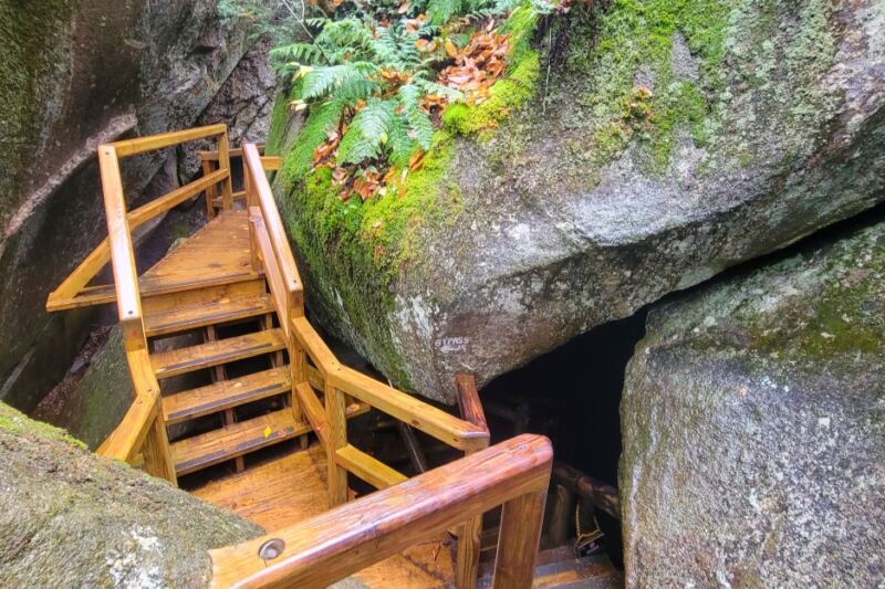 This New Hampshire Gorge Has 11 Boulder Caves You Can Explore