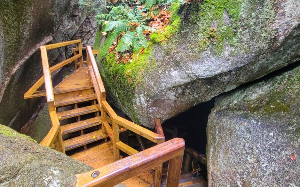 This New Hampshire Gorge Has 11 Boulder Caves You Can Explore