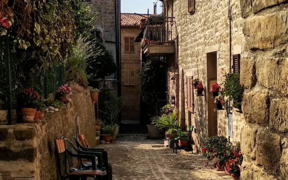 13 Stunning Italian Small Towns That Most Tourists Overlook