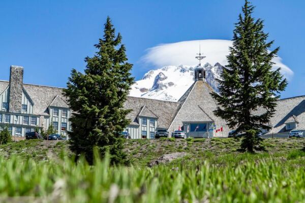 The Historic Oregon Lodge Where Marionberry Cobbler Comes With a View of Mount Hood’s Glaciers