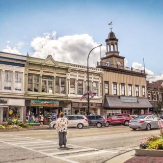 People Swear This Is The Prettiest Small Town In Illinois For A Slow Autumn Stroll