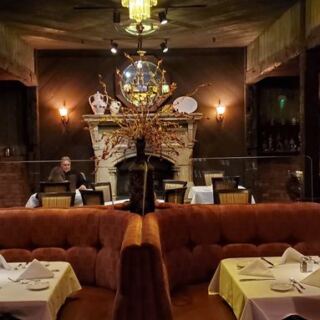 Mancy’s Steakhouse In Toledo Has Been Searing Steaks For Ohio Diners Since 1921 (And It Shows)