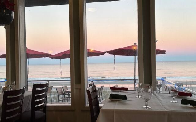 This Oceanfront St. Augustine, Florida Restaurant Serves Dinner With the Atlantic Right Below Your Table