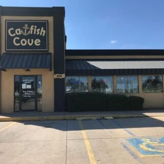 Crispy Catfish and Endless Hushpuppies Keep Locals Driving to This Lakeside Oklahoma Spot