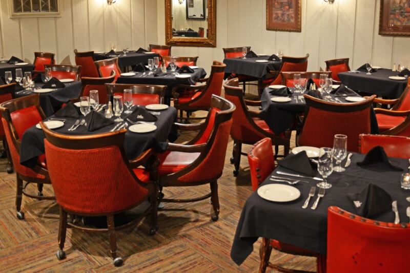 This Mississippi Steakhouse Is A Romantic Find Tucked Into An Industrial Park You’d Never Expect