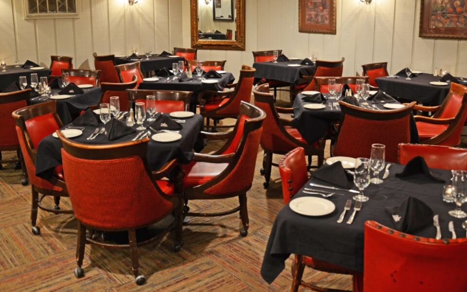 This Mississippi Steakhouse Is A Romantic Find Tucked Into An Industrial Park You’d Never Expect