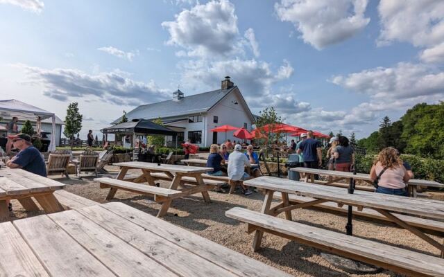 10 Stops Between Cleveland And Columbus Worth Pulling Off I-71 For