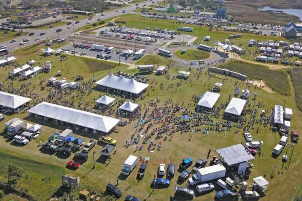 Fresh Shrimp and Crab Draw 10,000 Hungry Visitors to This North Carolina Waterfront Festival