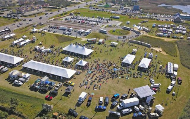 Fresh Shrimp and Crab Draw 10,000 Hungry Visitors to This North Carolina Waterfront Festival