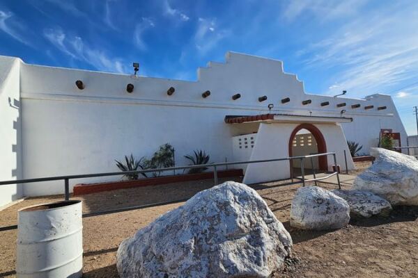 This No-Frills Arizona Burger Joint Serves Hand-Made Cheeseburgers in a Classic Adobe With a Bait Shop