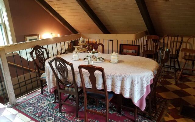 Tucked Along Gatlinburg’s Arts and Crafts Loop, This Beautiful Tennessee Tea Room Pours Plum Tea Worth the Drive