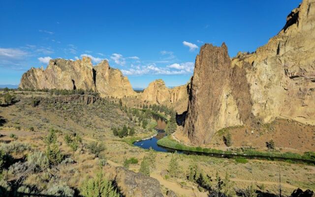 This Oregon Rock Formation Looks So Much Like a Stone Fortress You’ll Swear It Was Built