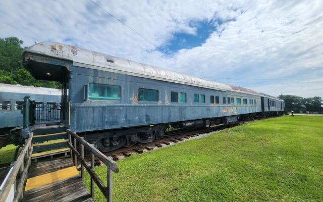 This South Carolina Train Ride Serves Barbecue With a Side of Passing Countryside