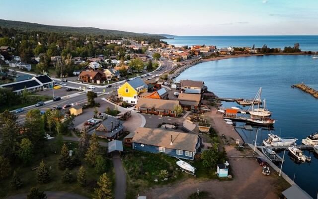 This Minnesota Folk School Lets You Carve, Weave and Bake Like Old-World Scandinavians